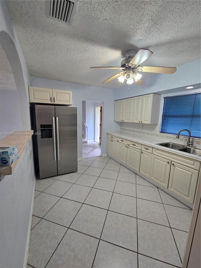 Foto del edificio - 1135 NE 177th Terrace