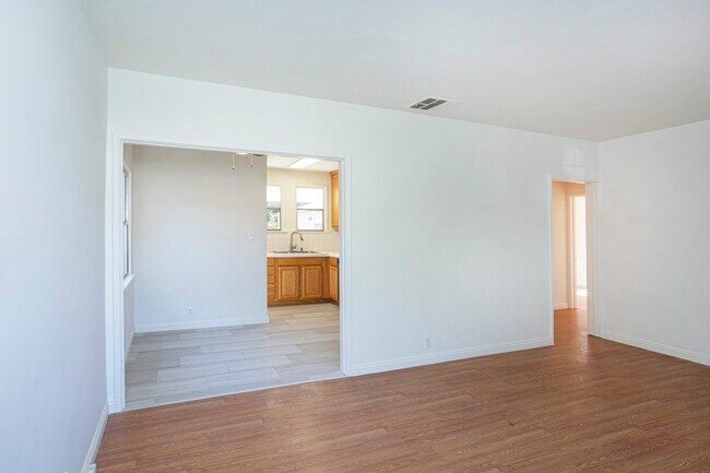 Building Photo - 15224 La Maida St