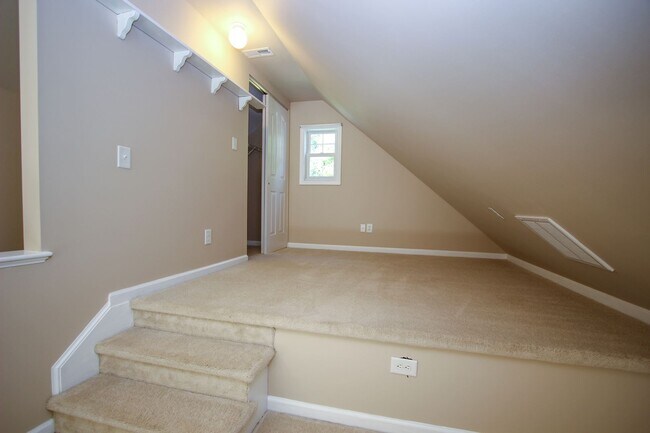 Foto del edificio - 420 Dogwood Rd Yorktown Va 23690