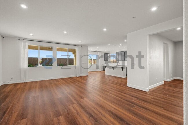 Foto del edificio - 1465 Blossom Way