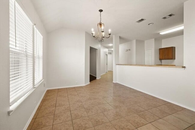Building Photo - 1018 Abigail Dr