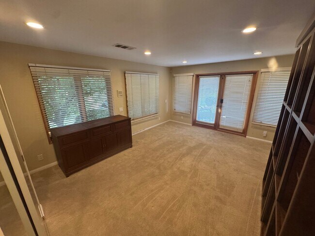 Foto del edificio - Quail Canyon Rd