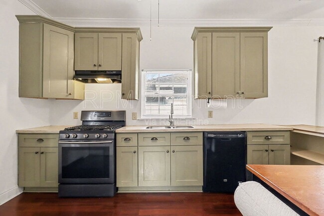 Photo - 160 Ormond St SE House