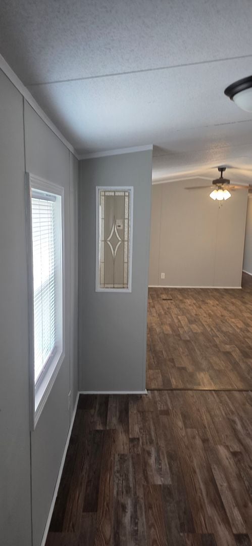 Building Photo - 3 Bed, 2 Bath Single Family