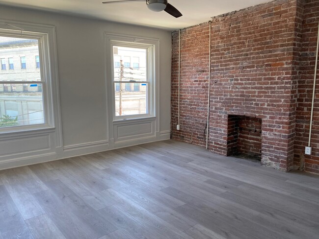 Building Photo - 4754 Liberty Ave