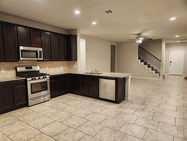 Building Photo - 2402 Meerstad Ln