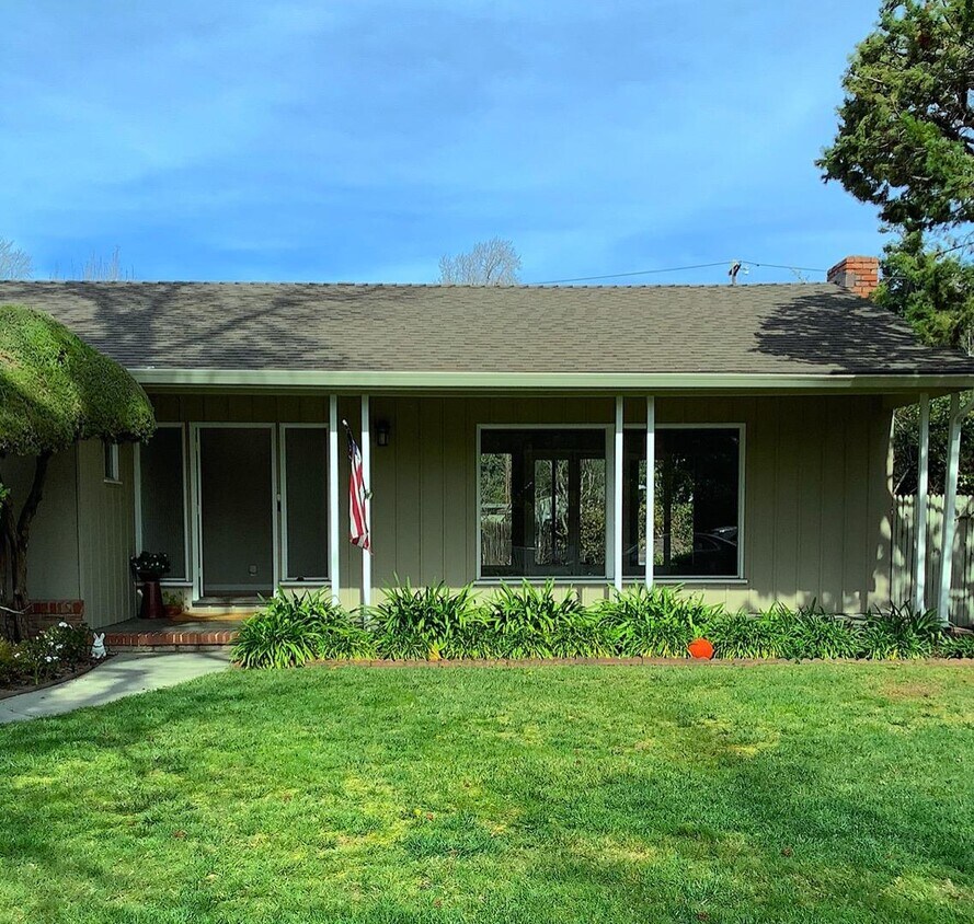 Primary Photo - 460 Cotton St