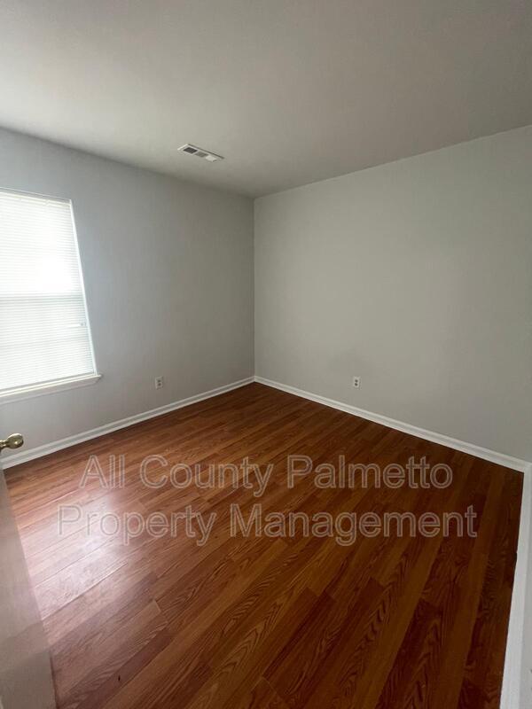 Building Photo - 5143 Eastway St