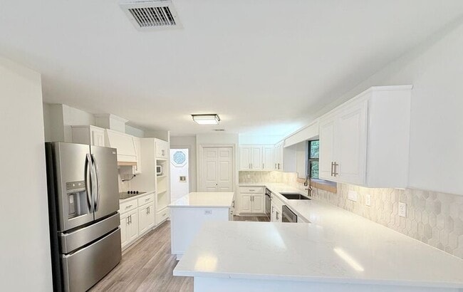 Building Photo - 4596 Bayside Dr