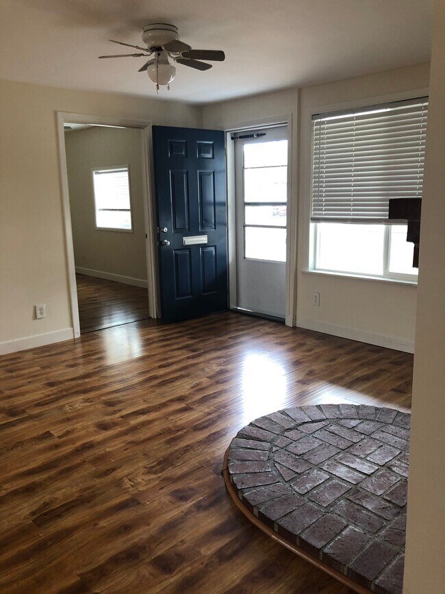 Building Photo - 221 W Mary St