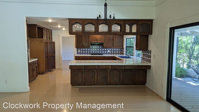Foto del edificio - 4 br, 2 bath House - 16416 Valley Springs Rd