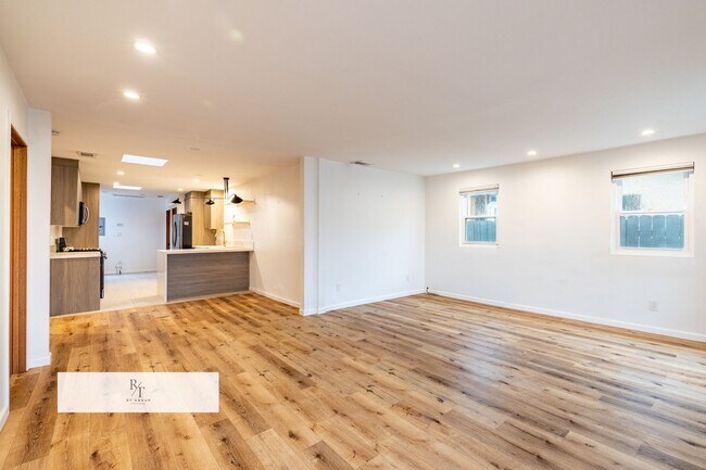 Foto del edificio - Limited-Time Special: $1,000 off the first month’s rent! Spacious 4-Bed, 3-Bath Home in Los Angel...