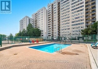 Building Photo - 2900-2900 Battleford Rd