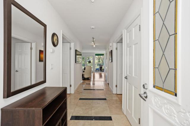 Building Photo - 2556 Navarra Dr