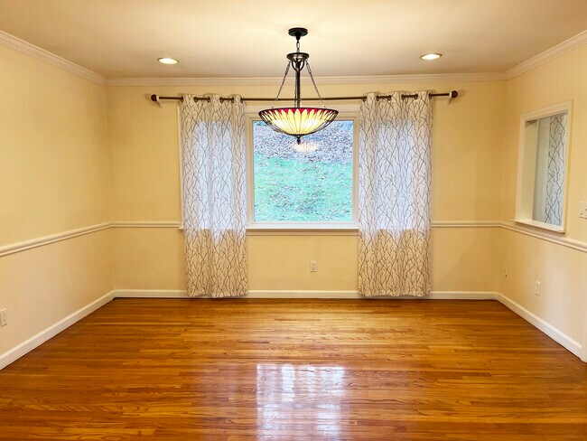 Foto del edificio - 43 Kent Hills Ln