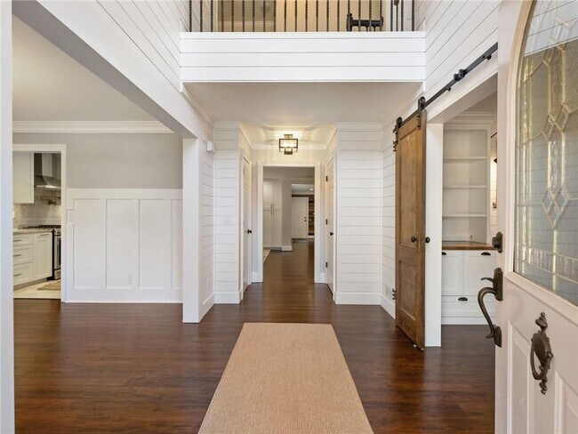 Building Photo - 3965 Hamilton View Way NE