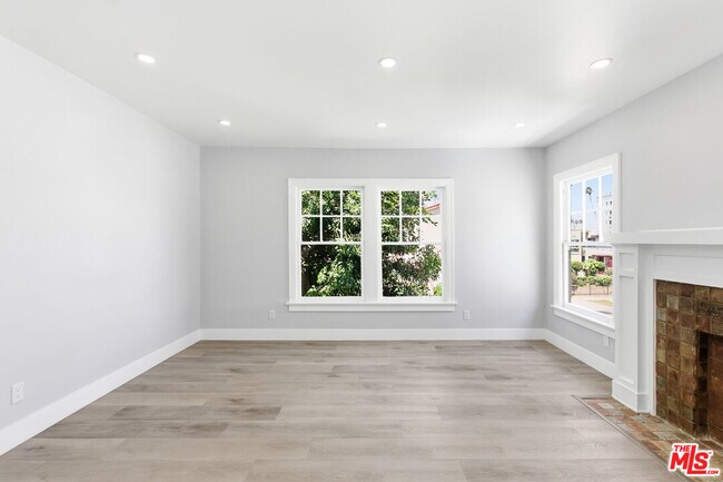 Building Photo - 224 N New Hampshire Ave