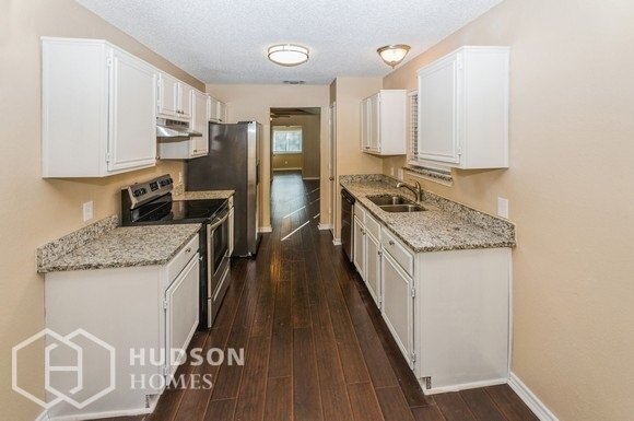 Building Photo - NOW AVAILABLE! 302 Moss Hill Dr, Arlington...