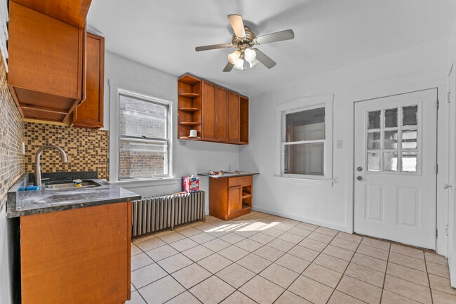 Building Photo - 4634 S Sawyer Ave