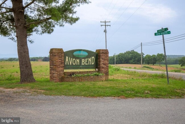 Foto del edificio - 150 Avon Bend Rd
