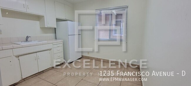 Building Photo - Upper 2/1 in 4plex, Private 1 Car Garage