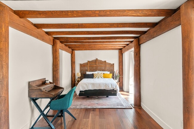 Building Photo - 4455 NE Vaughn Ave