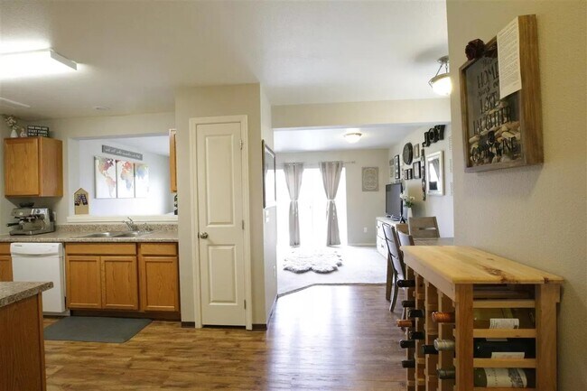 Foto del edificio - 612 N Mountain View Rd