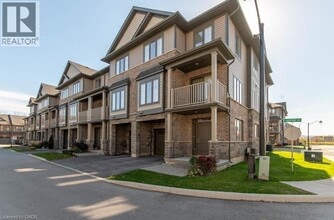 Building Photo - 8 Lakefront Dr