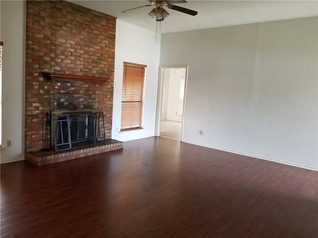 Building Photo - 700 Purple Sage Trail