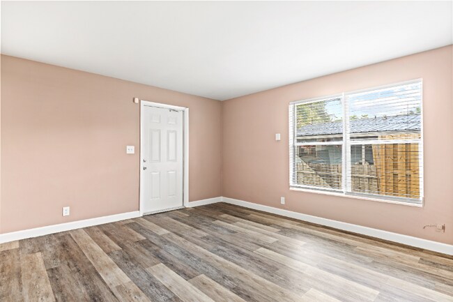 Foto del edificio - 3717 Pinewood Ave