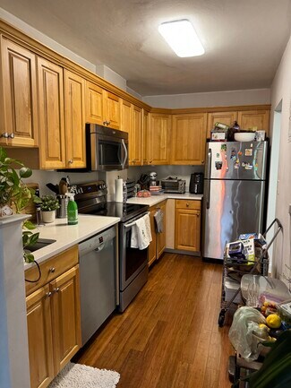 Building Photo - 90 Marion St