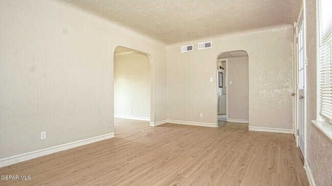 Building Photo - 125 Anita Cir