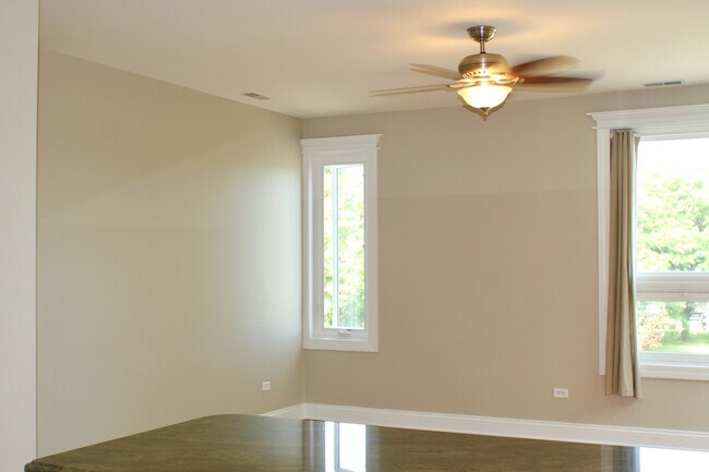 Foto del edificio - 2135 W Adams St