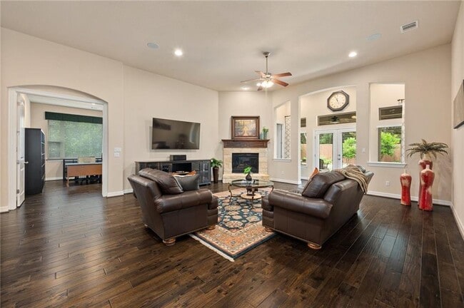 Building Photo - 205 Lake Como Dr