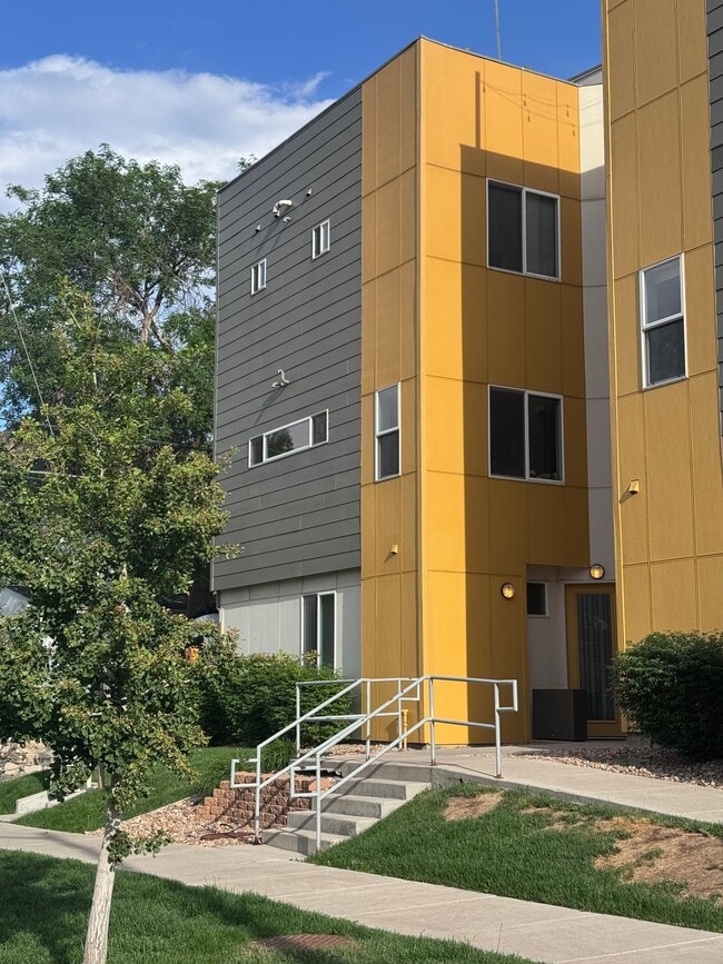 Building Photo - 3120 W 19th Ave