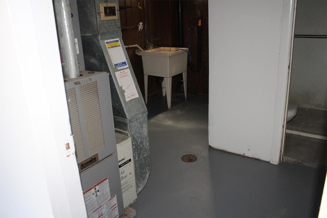 Building Photo - 319 Elfort Dr