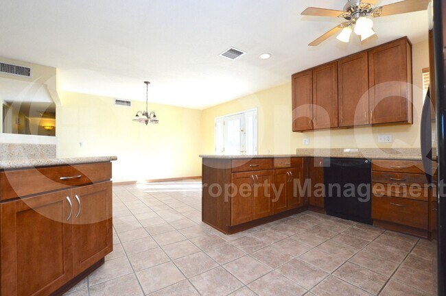 Foto del edificio - 5019 E Laurel Ln