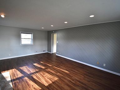 Building Photo - 528 W Edgewood Rd