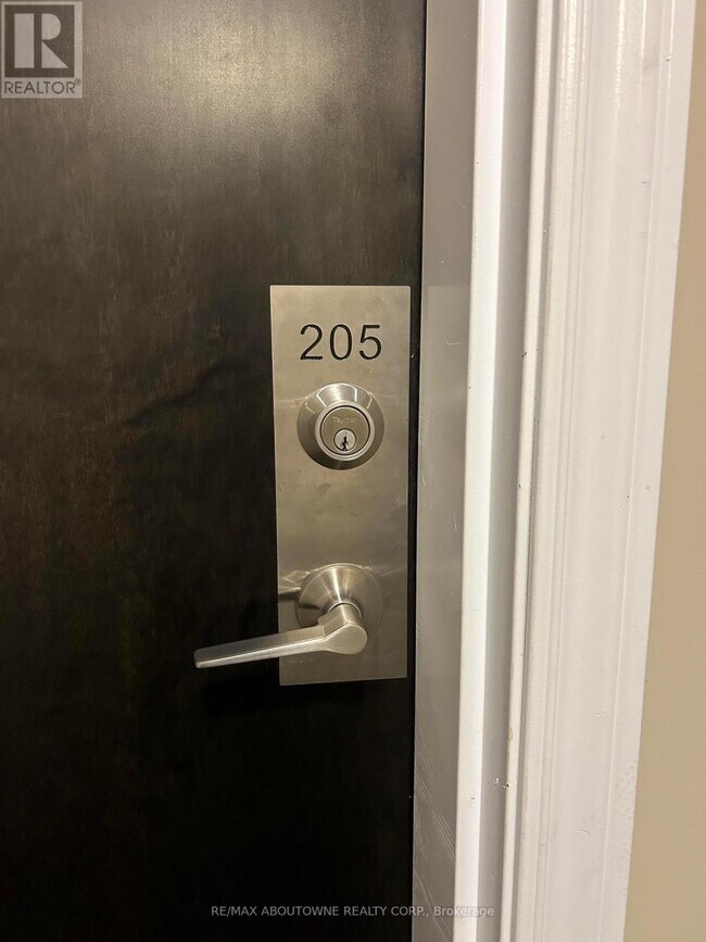 Building Photo - 272 Georgian Dr