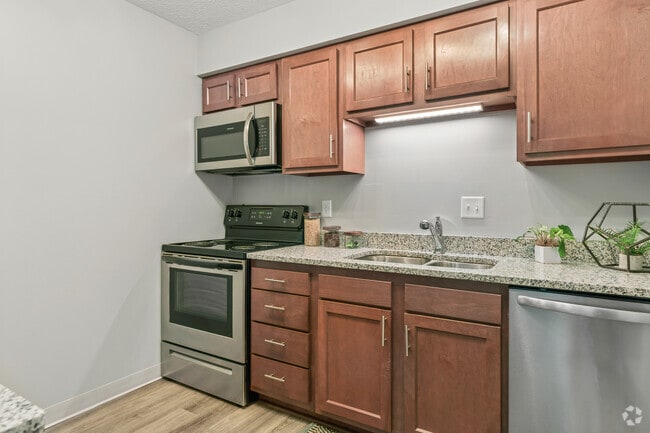 1BR, 1BA - 750SF - Kitchen - Worthington Gardens Apartments