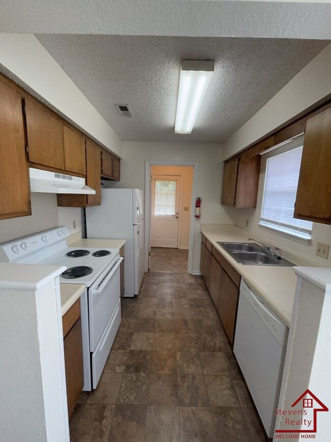 Building Photo - 443 Oriole Dr