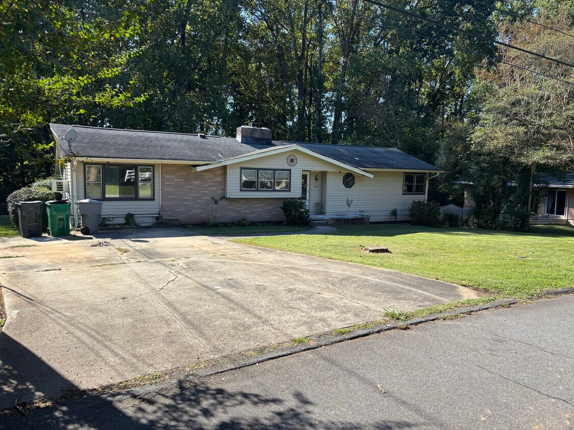 Foto principal - 6225 Branch Hill Cir