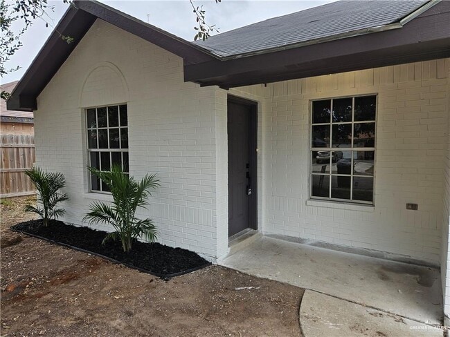 Building Photo - 3018 Brenda St