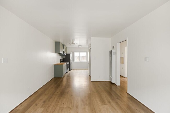 Building Photo - 740 W 27th St