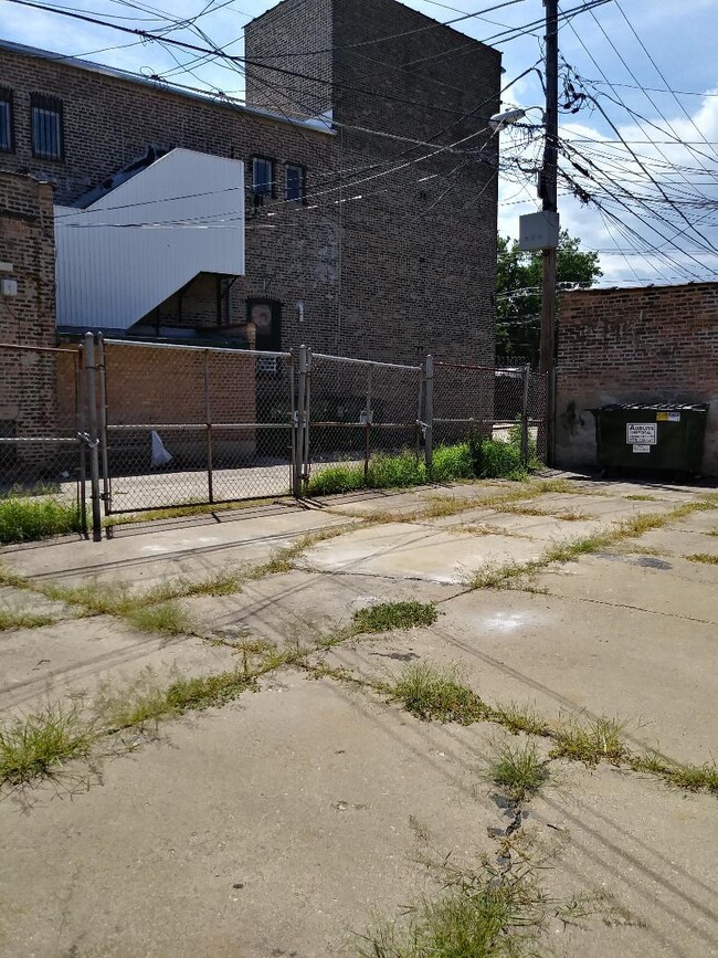 Building Photo - 431 E 113th St