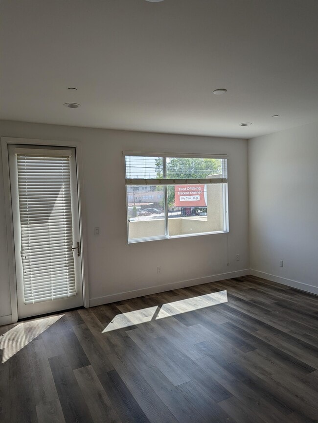 Foto del edificio - 955 Edy Ln