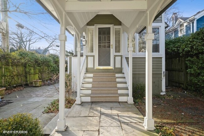 Building Photo - 761 Summit Ave
