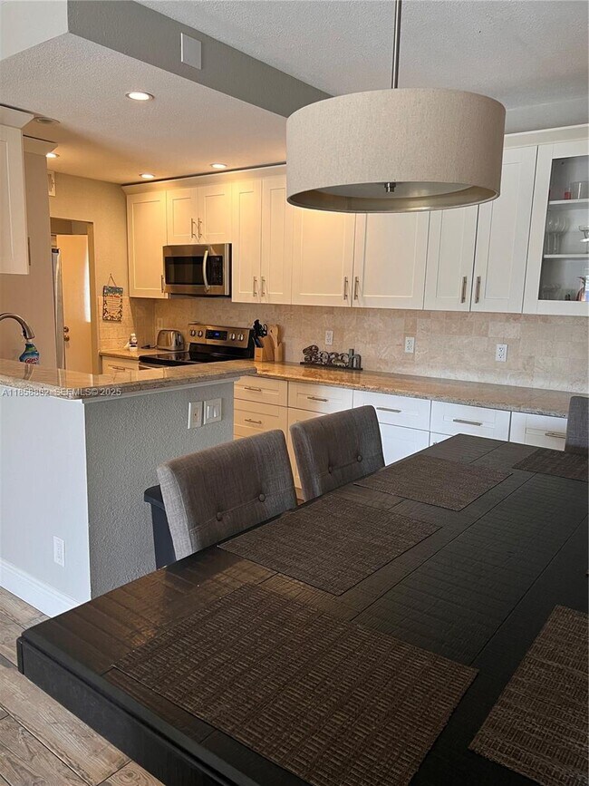 Foto del edificio - 400 N Riverside Dr