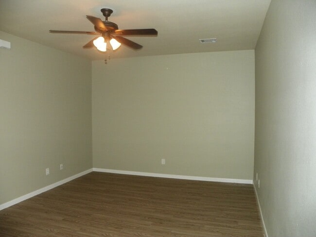 Building Photo - 133.135 Marvin Cove