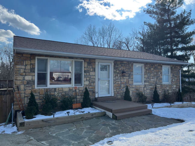 Building Photo - 202 Wintergreen Ln